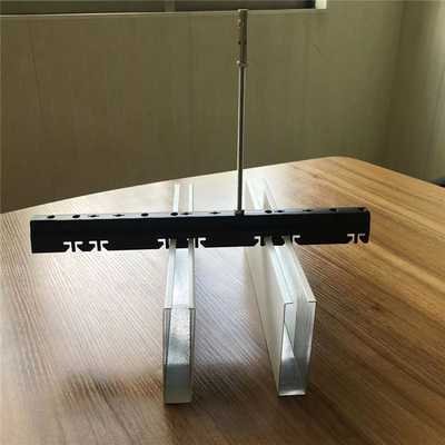 50x100mm एल्यूमिनियम धातु छत निलंबित यू आकार ध्वनिक छत प्रणाली